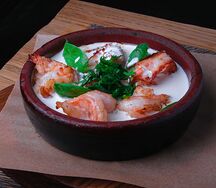 Тигровые креветки в соусе чкмерули