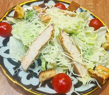 Салат Цезарь с курицей
