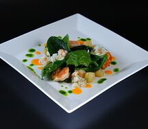 Салат с гребешком и крабом