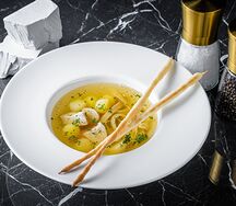 Куриный бульон с домашней лапшой