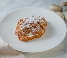 Круассан миндальный