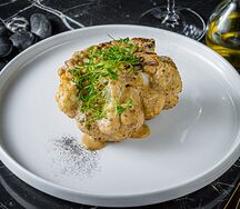 Цветная капуста гриль с ореховым соусом