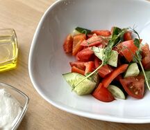 Овощной салат с оливковым маслом