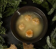 Куриный бульон с фрикадельками