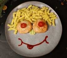 Домашние котлеты с макарошками