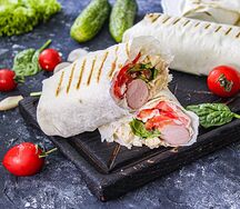 Хот-дог в лаваше с сосиской 