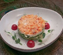 Салат с слабосоленой семгой  