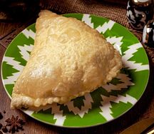 Чебурек с помидором и сыром