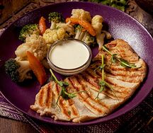 Куриное филе на гриле с брокколи