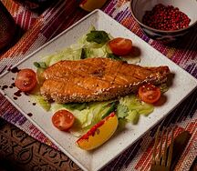 Стейк из сёмги с кунжутом