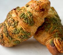 Круассан с фисташковой начинкой 