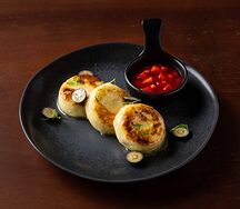 Сырники с кокосовой сгущенкой и ягодами