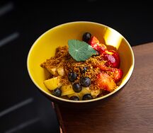 Трайфл с кокосовым кремом и ягодами