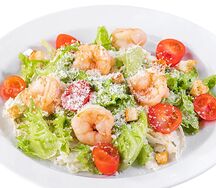 Салат Цезарь с креветками