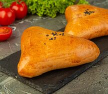 Пирожок с курицей и морковью