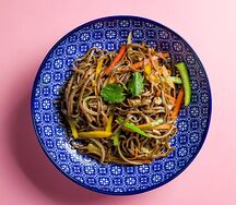 Лапша гречневая с овощами