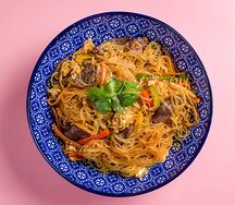 Лапша рисовая с говядиной