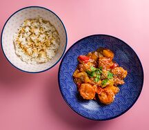 Креветки в кисло-сладком соусе с рисом на пару