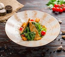 Салат Цезарь с курицей