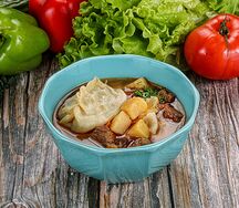 Манты с бульоном