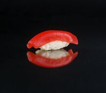 Суши с тунцом