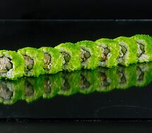 Ролл Калифорния с крабом зеленый