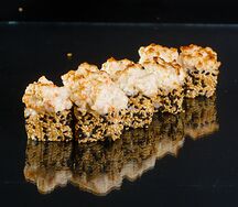 Запеченный ролл с тигровой креветкой