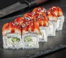 Ролл с Угрем Дракон в кунжуте и сливочном сыре