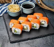 Филадельфия люкс с копченым лососем в остром соусе