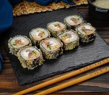 Горячий ролл с говядиной в сливочном сыре