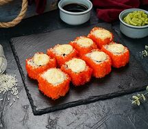 Футомаки premium ролл с снежным крабом в остром соусе