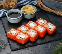 Ролл Окинава в сыре сremette и тобико