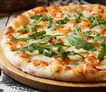 Пицца с креветками 