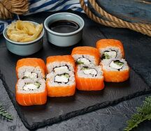 Ролл Филадельфия Elite с лососем в сливочном сыре сremette