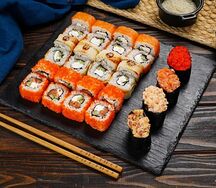 Семейный сет на вечер с роллами Калифорния и Филадельфия