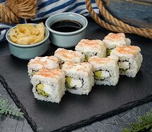Ролл Самурай с тигровой креветкой и салатом айсберг