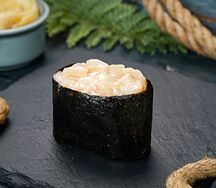 Гункан с гребешком