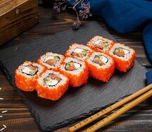 Ролл Калифорния с президентским лососем