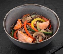 Гречневая лапша с лососем