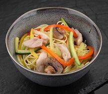 Яичная лапша с курицей