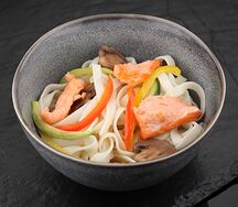 Удон с лососем