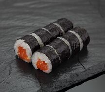 Ролл с лососем