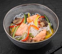 Фунчоза с лососем