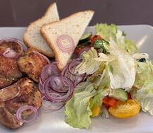 Куриные бедра с овощами