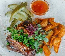 Ребрышки BBQ с картофельными дольками 