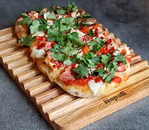 Римская пицца с беконом, копченым цыплёнком и соусом барбекю