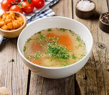 Куриный бульон с гренками