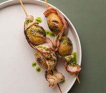 Картофель с беконом на углях