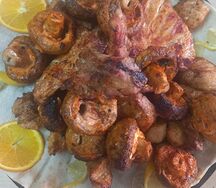 Шейка с помидором и сыром