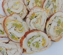 Рулет с беконом, ветчиной и сыром